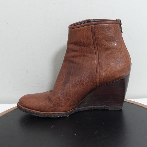 Stuart‎ Weitzman Ankle Boots Women 7M Brown Leather Wedge Heel Zip Back Bootie - Picture 6 of 11